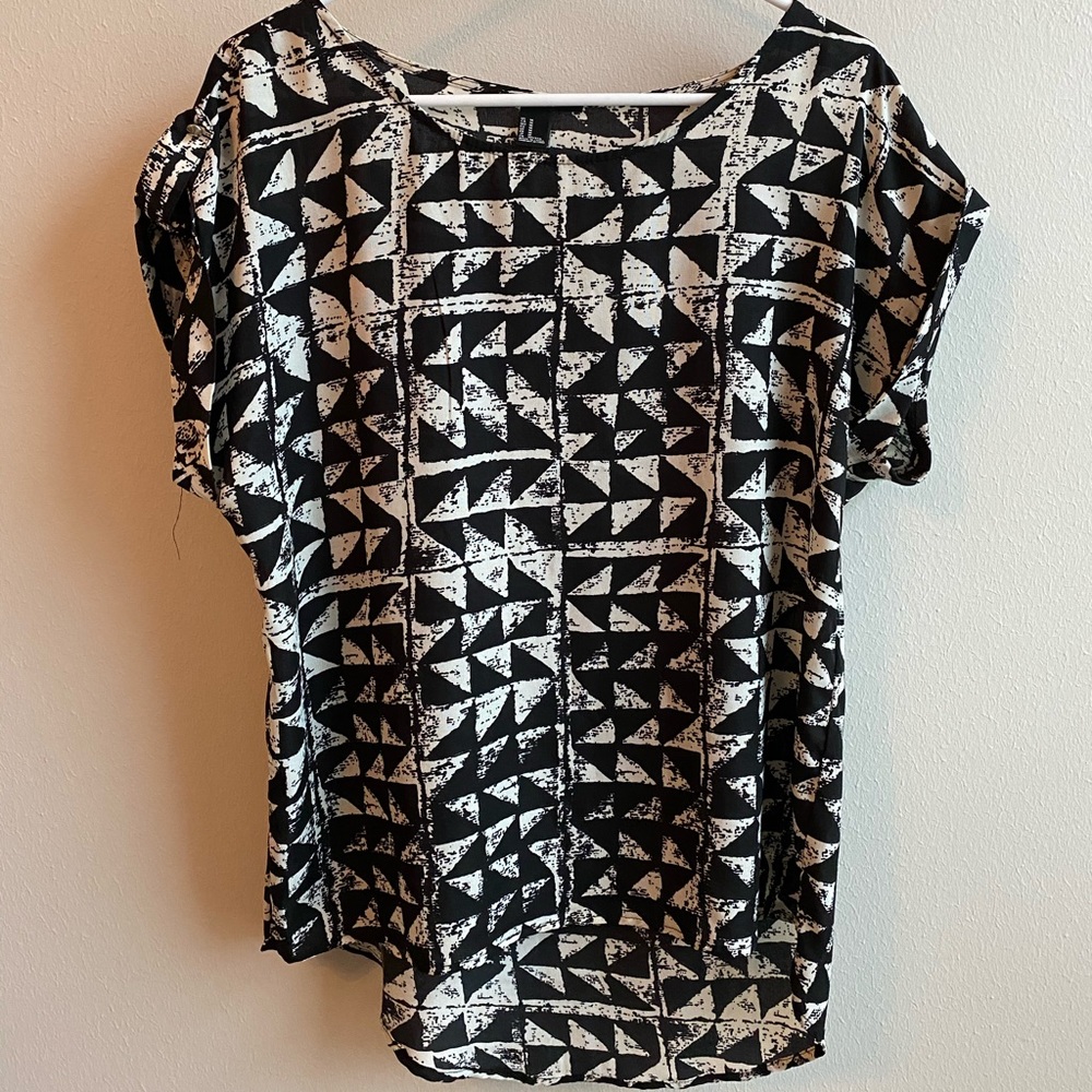 Black and white tunic blouse